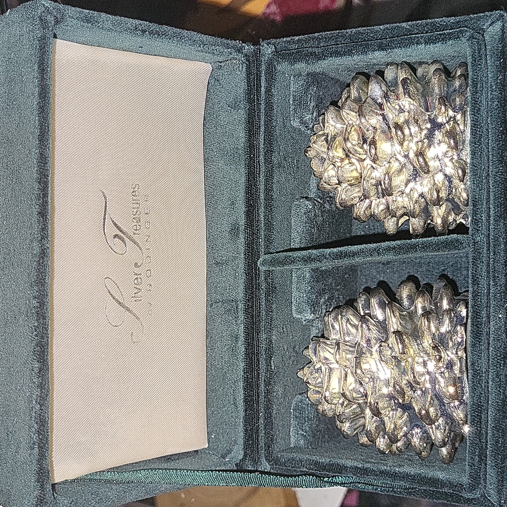 Godinger Silver Art Treasures Salt & Pepper Pine Cones. Silver plated.